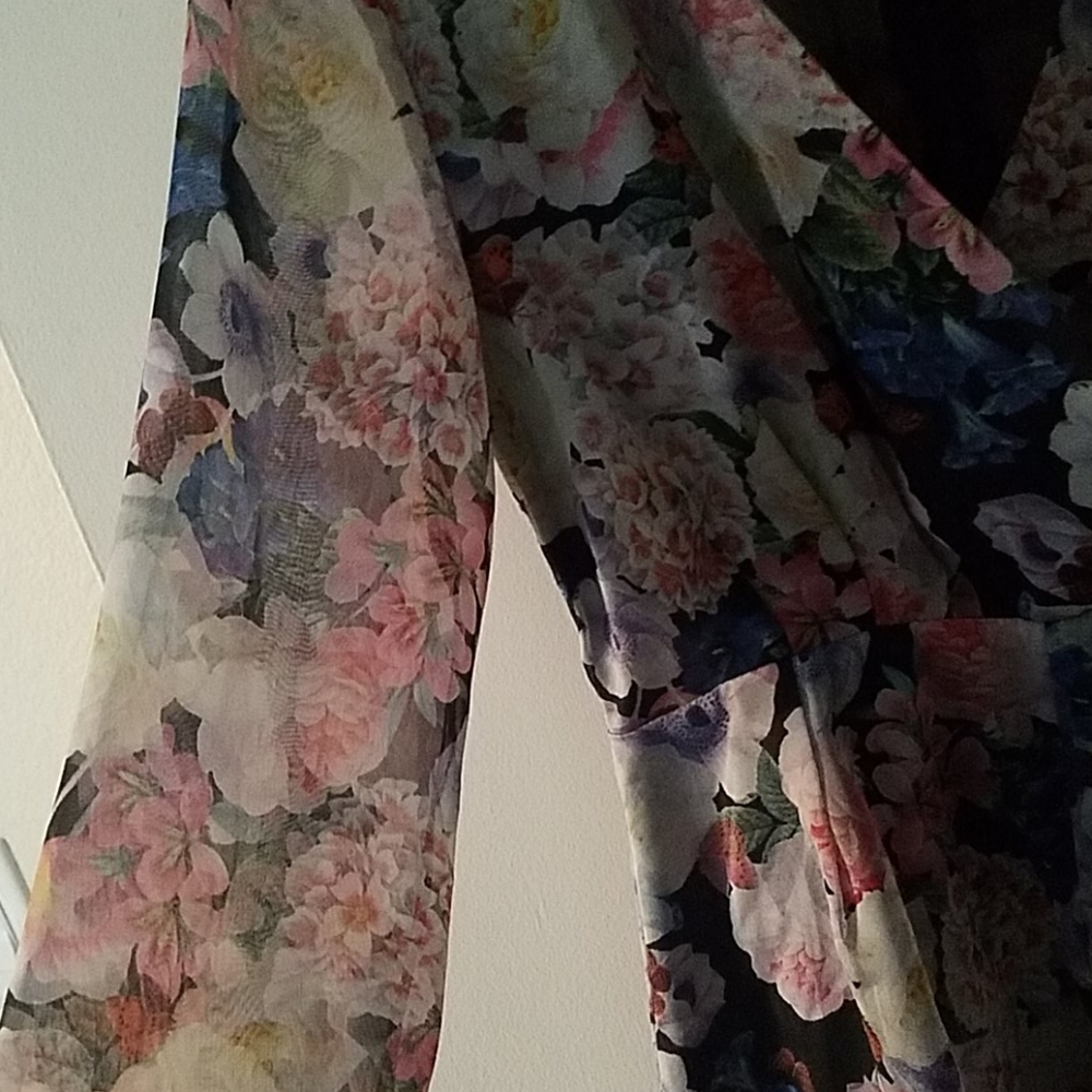 GLAMOROUS FLORAL ROMPER - Picture 4 of 7